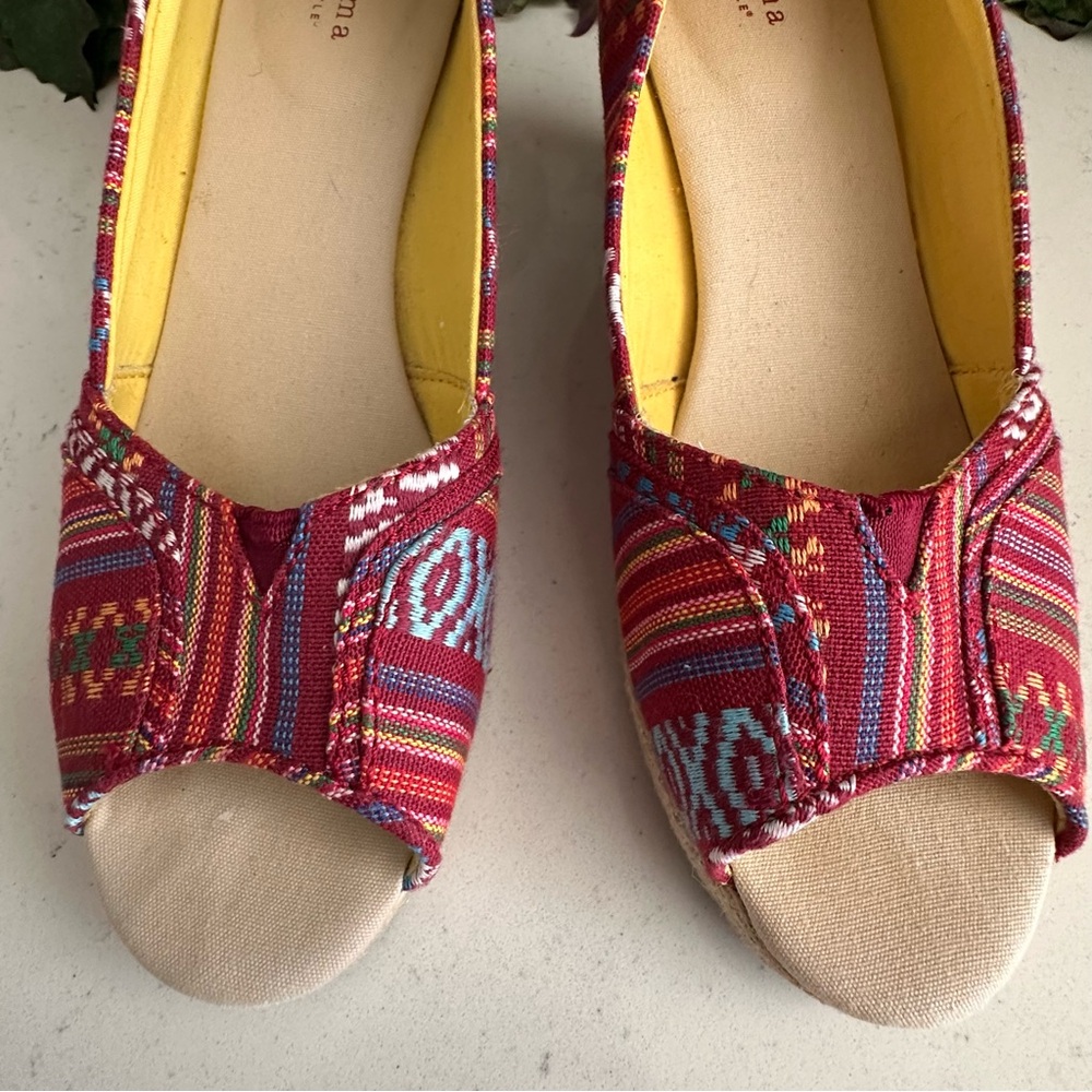 Sonoma Life + Style Womens Peep Toe Wedge Shoes Red Stripe Size 9 M Fabric Upper - Picture 10 of 10